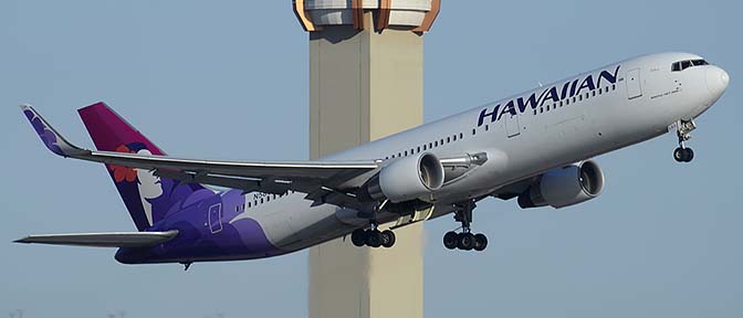 Hawaiian Boeing 767-33A N580HA, Phoenix Sky Harbor, March 8, 2015